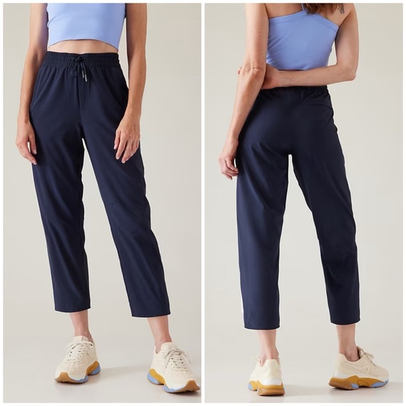 Athleta Womens Navy Blue Arrival Pant Size 6 GUC Cropped Lightweight Zip Pockets - Picture 1 of 10